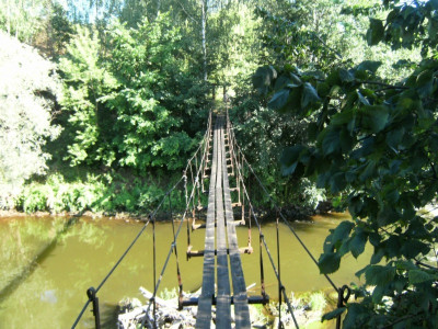 Подвесной мост в деревне Болтачево.
