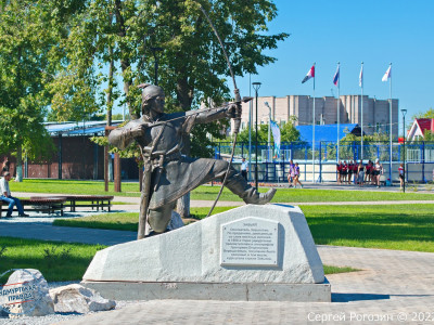 Памятник Завьялу.